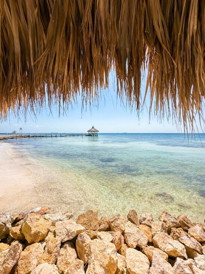 Quinta Del Mar Crystal Beach Hotel Tintipan Island Exterior foto