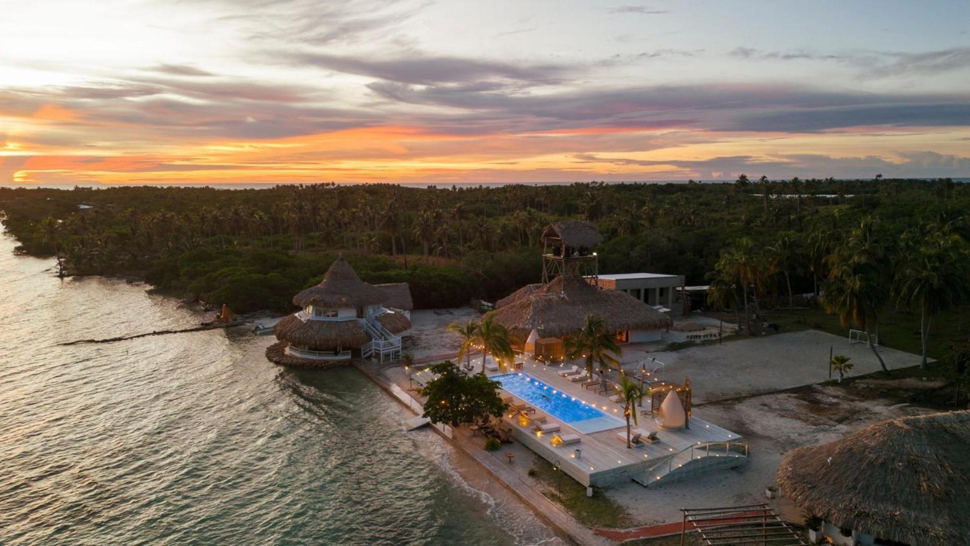 Quinta Del Mar Crystal Beach Hotel Tintipan Island Exterior foto